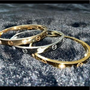 Three bracelets of Brand with the open of bracelet Gold, ross gold and Silver